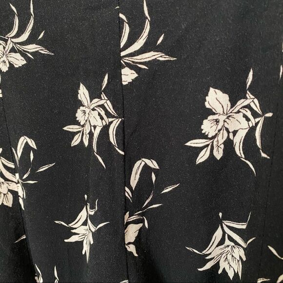 Forever 21 Shorts Flowy Floral Print Black Loose Medium Lightweight Casual - Picture 5 of 8